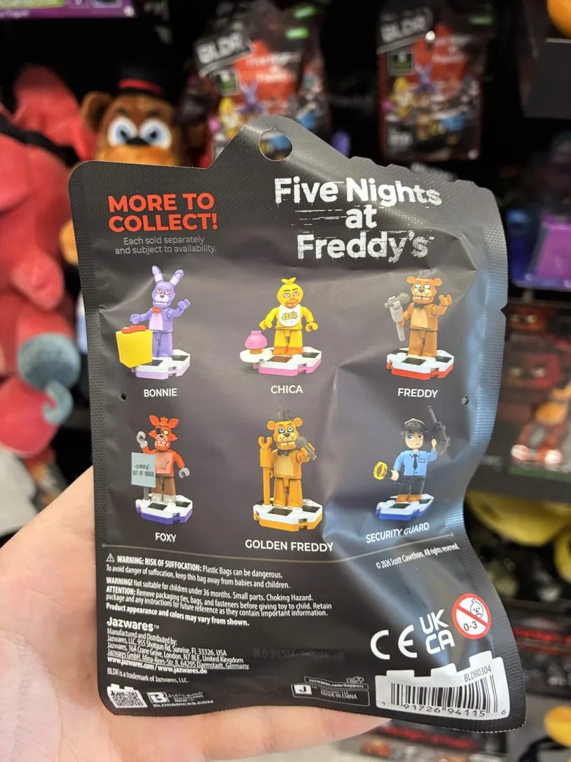 RattyCheeze's tweet photo. Previously when the FNaF BLDR Blindbags showed up in stores, they didn't include Golden Freddy.

However, Golden Freddy is now starting to appear on the packaging alongside the rest of the wave! 

via @/enthusiasticenthusiast &amp; @/the.afton.archives https://t.co/xnq8ShRWXK