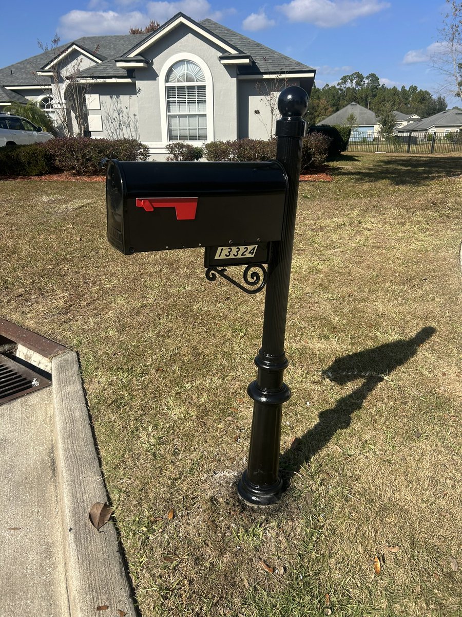 johnjessupjr's tweet photo. Small upgrade, big improvement! 📬

We replaced the worn mailbox, repainted the existing post and installed new address numbers—an affordable refresh that immediately improved the home’s curb appeal.

Dressed Up By Jessup LLC

#BeforeAndAfter #CurbAppeal https://t.co/G2Hb70rkMM