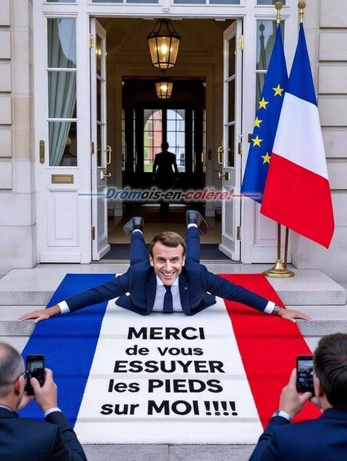 26enColere's tweet photo. À travers l'image DÉPLORABLE que donne Emmanuel MACRON,
À l' ÉTRANGER, la FRANCE sert de «vulgaire PAILLASSON»... https://t.co/iyZ8bdmtJY