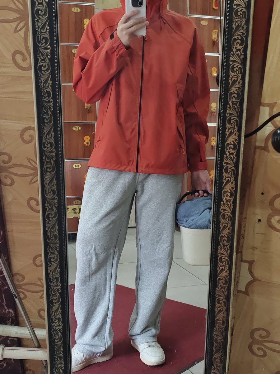TaiZhenOrag's tweet photo. 特别喜欢这个红色的外套 https://t.co/EPiU523MwM