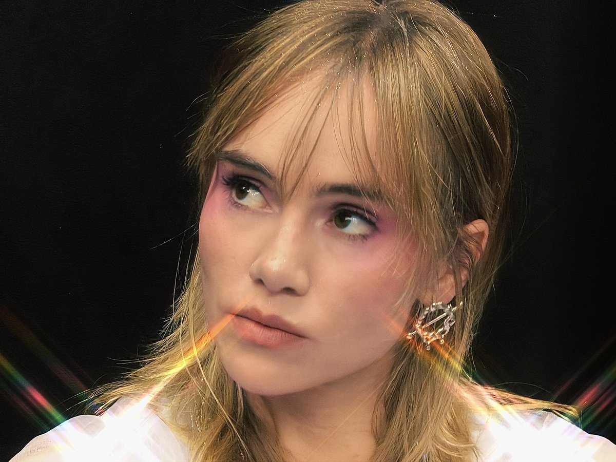 teamsuki_'s tweet photo. you look pretty good for a girl who just washed her hair with Coca Cola❣️ https://t.co/ITqWinXLpl