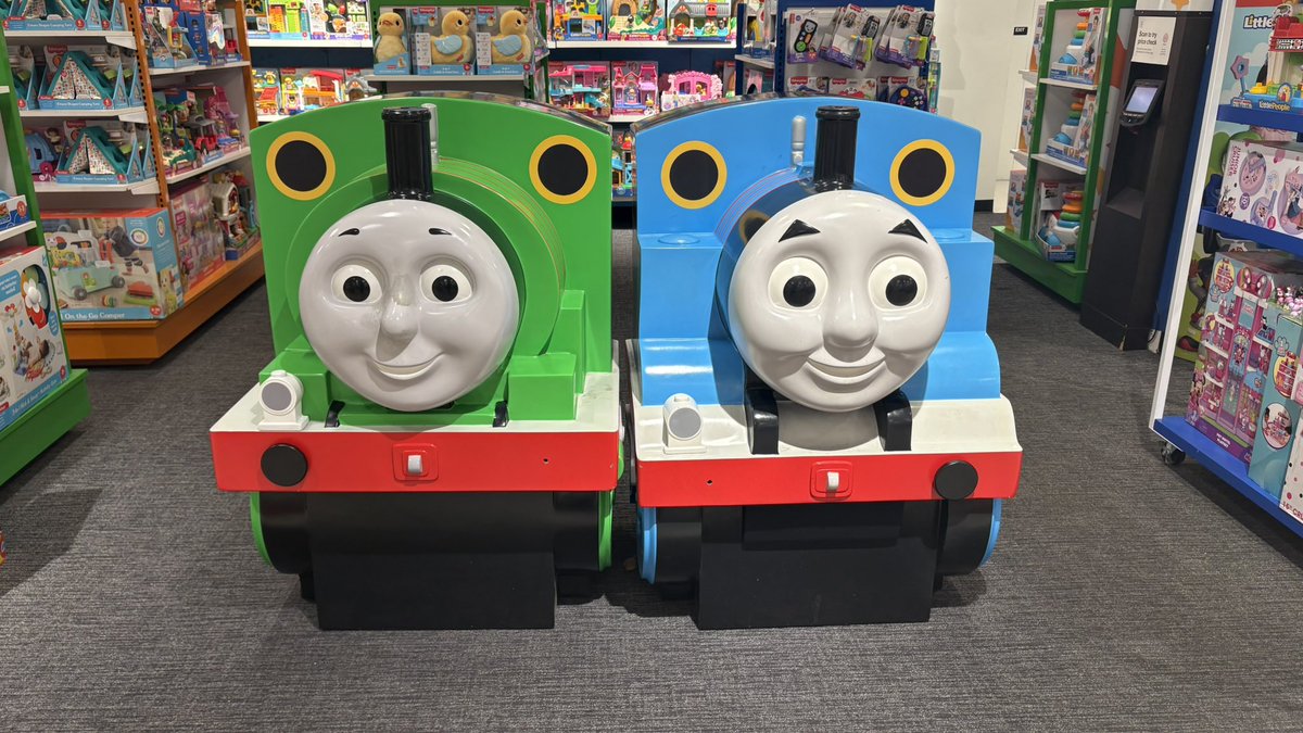 somethin_up's tweet photo. At ToysRUs and look who I came across 🥹 https://t.co/DjDW3Yqthp