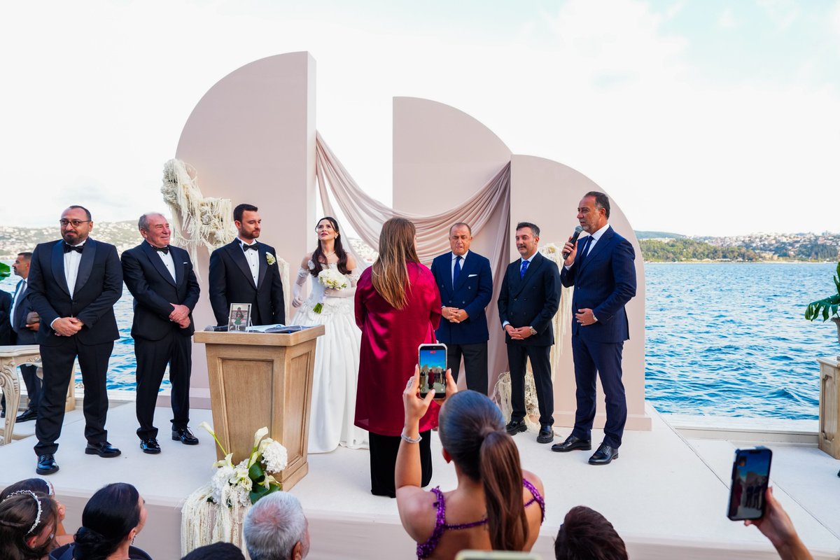 BBvolkanyilmaz's tweet photo. İş insanı, değerli ağabeyim Erhan Korkmaz’ın kıymetli evladı Damla ve Tugay kardeşlerimin nikah şahitliğini, Sayın Genel Başkanımızın Özel Kalem Müdürü Sn. Murat Çeliker ve Sn. Fatih Terim ile birlikte yaptık. 

Genç çiftimize Cenab-ı Allah'tan ebedi saadetler dilerim. https://t.co/ChJXi7UWij