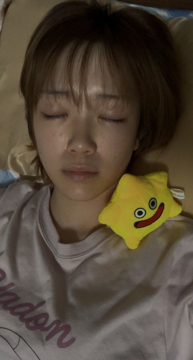RyugunoOtukai's tweet photo. ←千束になりきってる私（iPhone snow撮影、meituでさらに加工）

→寝る前の私（iPhone ノーマルカメラ撮影）

#コスプレイヤーのオンとオフ https://t.co/Znx8jWYZup