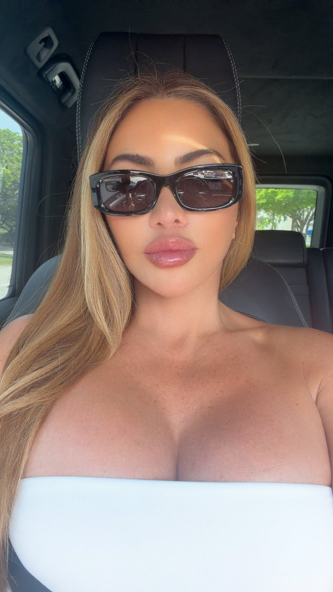 RealLarsaPippen's tweet photo. shades on so i don't have to look at anybody https://t.co/ZpJFMy8aIz