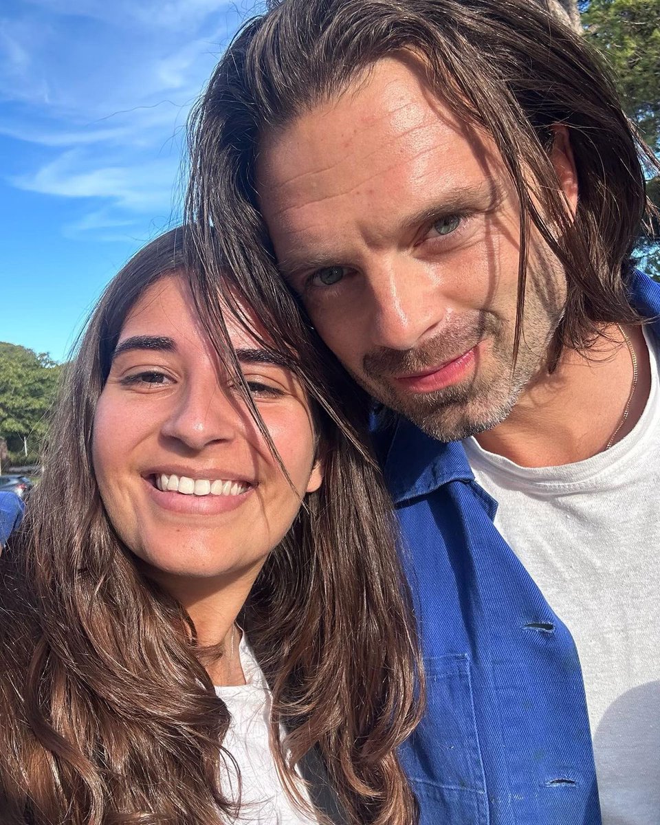sebastianakgae's tweet photo. Sebastian always has the cutest pics with fans💘 https://t.co/WdkJVY8YiK
