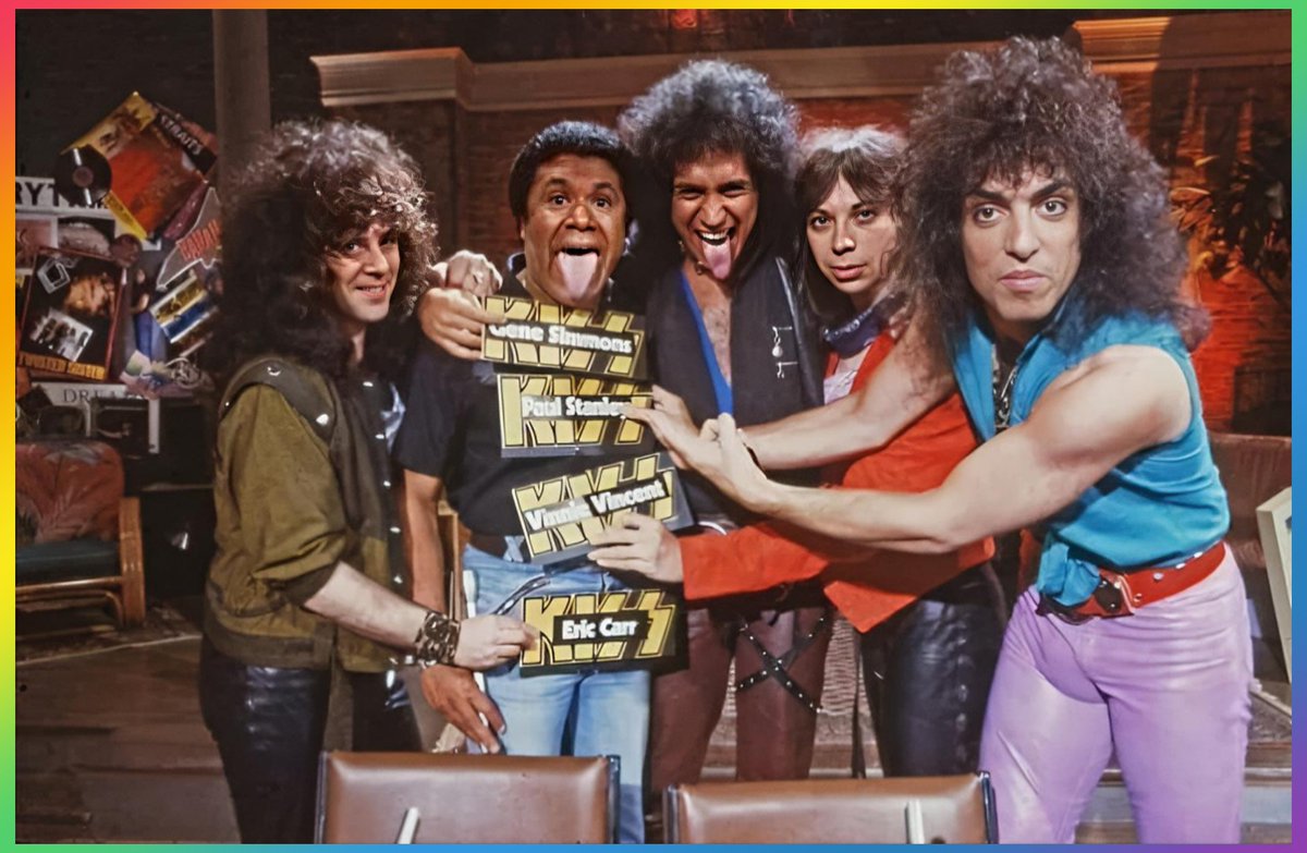 lausinaradio's tweet photo. 18/9/1983: KISS aparecía en MTV sin maquillaje por primera vez.

La banda venía de años complicados con The Elder como fracaso comercial y la gira de Creatures of the Night con varias fechas canceladas por baja venta.

Llegaba Lick It Up y comenzaba una nueva era
#Kiss#LickItUp https://t.co/8SMSSfIUSL