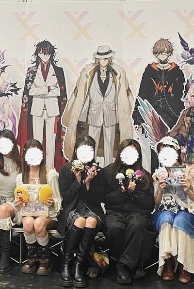 Charlisqc's tweet photo. Love the niji fan so so much😭 https://t.co/NpSJe7WfbG