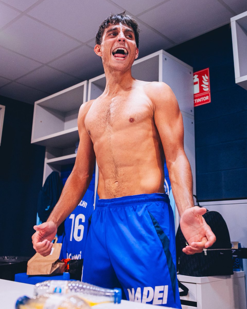 ramonterrats_'s tweet photo. Qué bonita sensación la de volver a ganar en casa con vosotros. 💙

Muy orgulloso del equipo. Nos vamos al parón con una victoria muy trabajada por todos. Nos lo merecíamos. 💪🏽

A disfrutarla y a volver con más ganas.

¡VAMOS GETA! 💙🔵 https://t.co/JZ6nd6FZr2