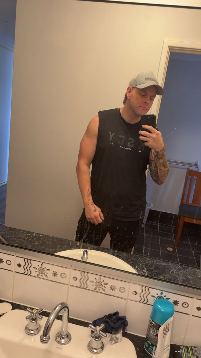 cuckboyaus21's tweet photo. @LongLiveKendall Hey https://t.co/nfBVxp0og3