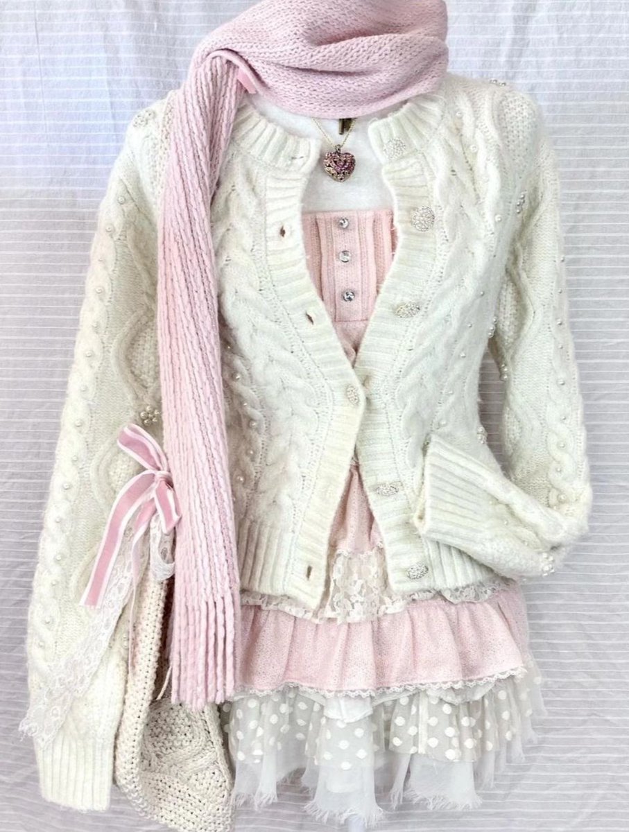 jai2hachu's tweet photo. yuha would look so cute in these ⋆.𐙚 ̊

#yuha #hearts2hearts https://t.co/efUVznrRGq