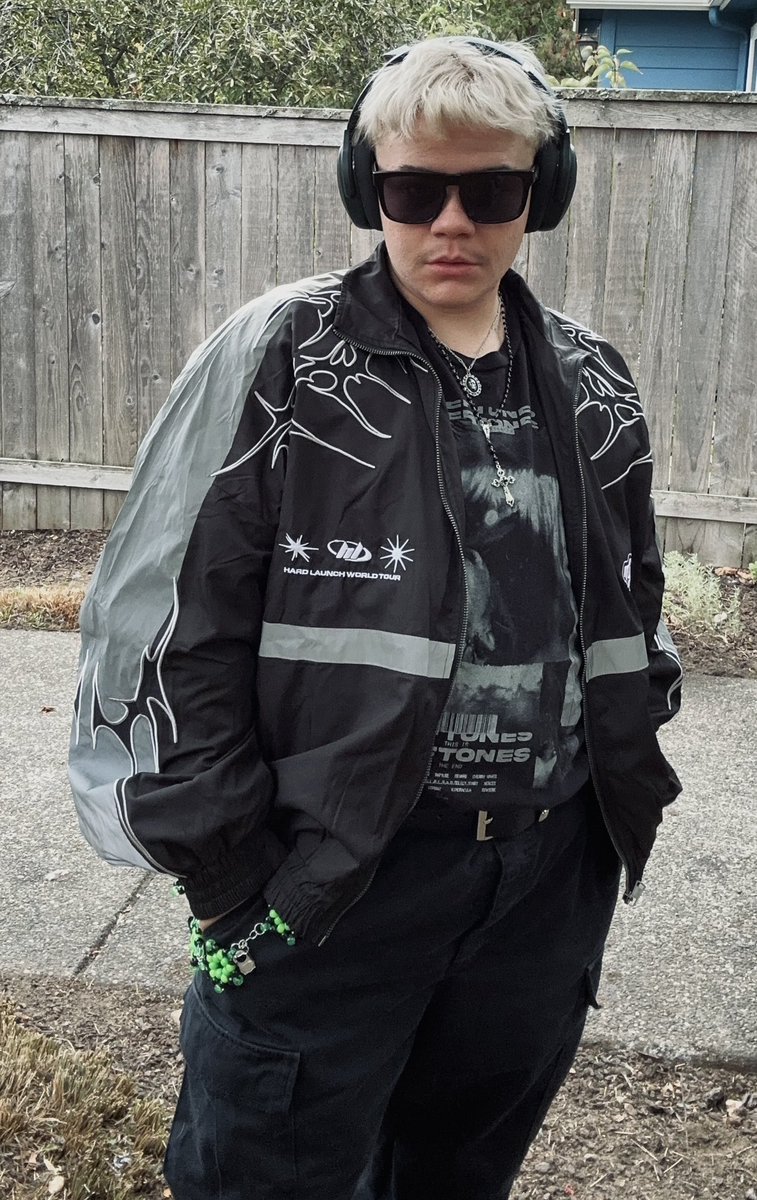 tynw24's tweet photo. This jacket has became a staple in my closet. I love it. Highly recommend it.
#phunt #hlt #danandphil https://t.co/SRGMZzzHop