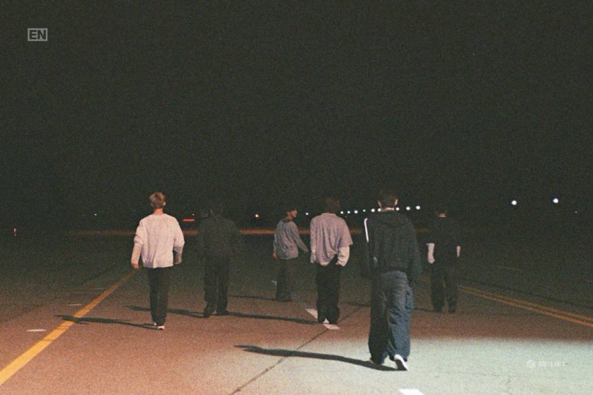 nnoiisyy's tweet photo. That last scene at a apocalypse movie. https://t.co/Erpa8IwjEd