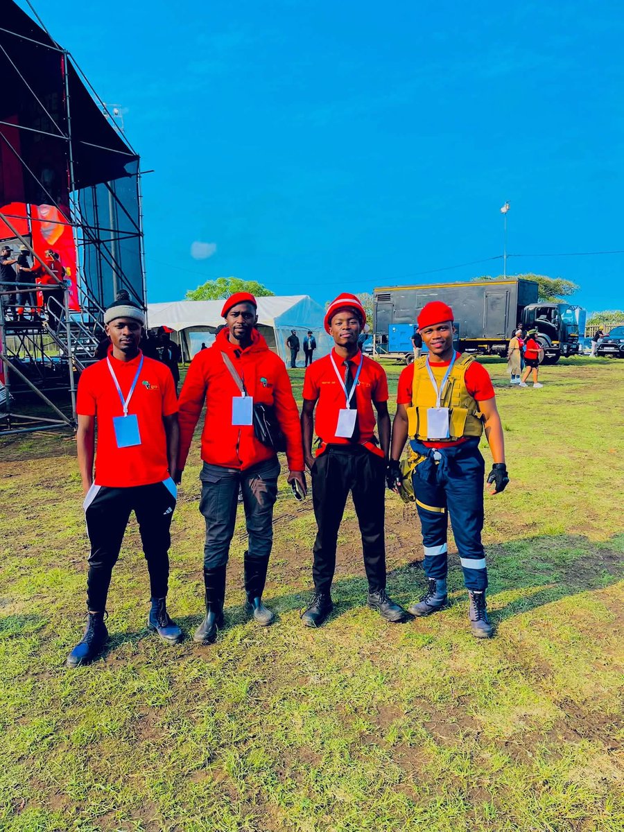mandisasiy20173's tweet photo. They are causing chest pains in KZN… Fight to fight ❤️🖤💚✊🏽 https://t.co/RldbnLsKVa