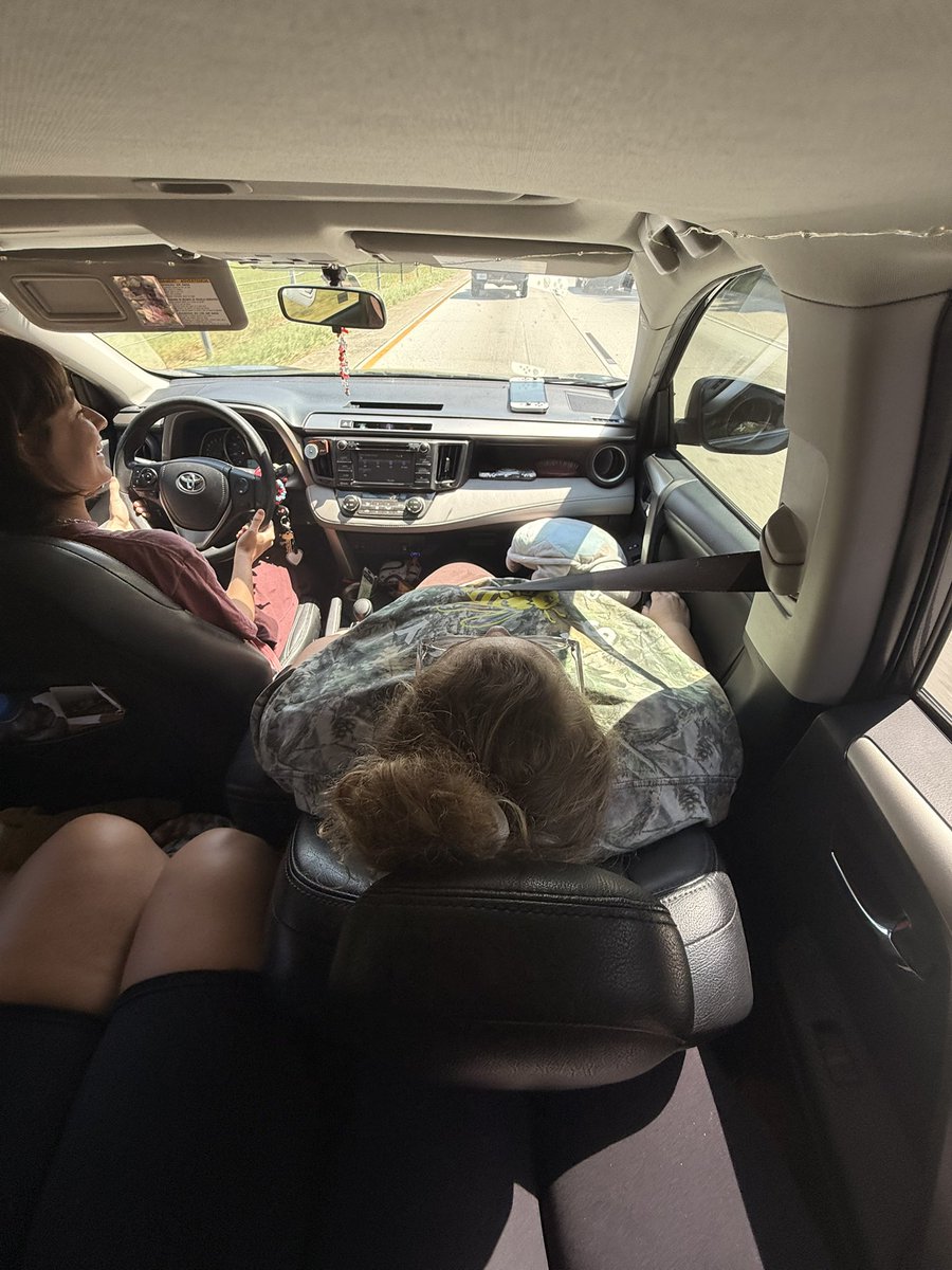 trjbatman's tweet photo. glad the guy in front of me was comfortable… https://t.co/6F2Rz89kYc