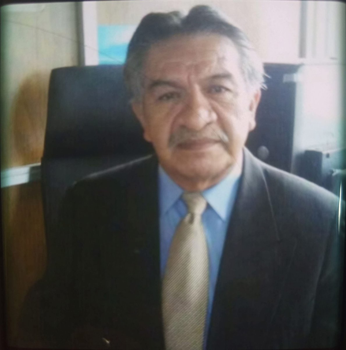 BoopLapatyboop's tweet photo. RT RT ⚠️SE BUSCA - ADULTO MAYOR DESAPARECIDO⚠️ RT RT
*Nombre:* José Luis García Barcenas, edad 73 años
*Desapareció:* Ayer 18 de septiembre en la mañana, salió a trabajar a la Alcaldía Cuauhtémoc.
*Vestimenta:* Pantalón de vestir negro, camisa guinda, zapatos guinda, chaleco azul marino con escudo de Alcaldía / Ventanilla Única.
*Señas:* Cicatriz en ceja derecha 
CUALQUIER INFORMACIÓN AL 5512981533
@AlcCuauhtemocMx @locatel_mx