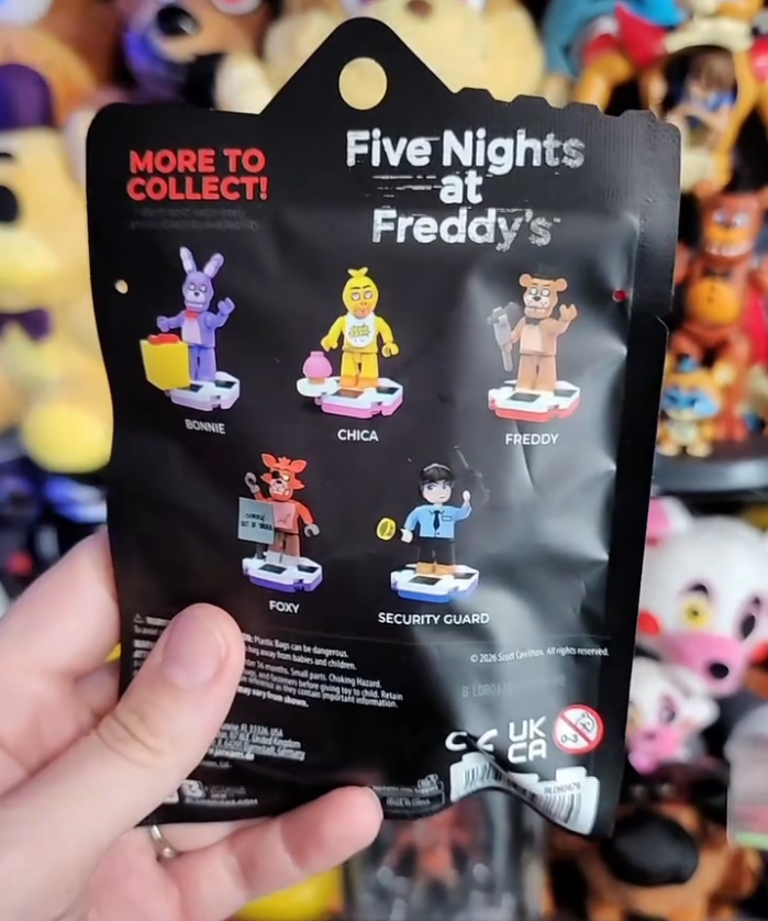 RattyCheeze's tweet photo. Previously when the FNaF BLDR Blindbags showed up in stores, they didn't include Golden Freddy.

However, Golden Freddy is now starting to appear on the packaging alongside the rest of the wave! 

via @/enthusiasticenthusiast &amp; @/the.afton.archives https://t.co/xnq8ShRWXK