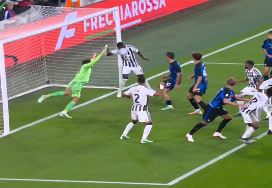 giorgiangoat's tweet photo. não omitam. salvada tão importante quanto um gol https://t.co/wHvUxDoadf