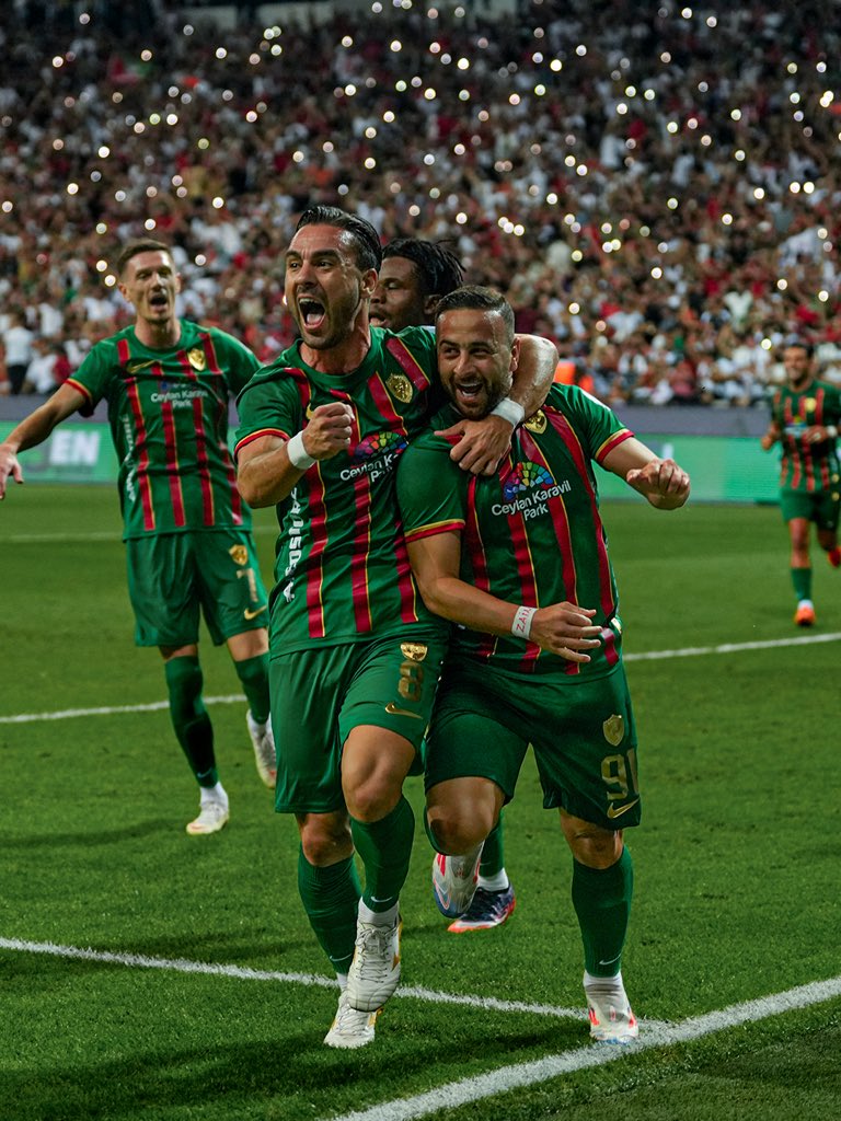 amedskofficial's tweet photo. İlk yarıdan kareler📸 
💚❤️
Wêneyên ji encam a maçê📸 
💚❤️
Nîmeyê verênî ra fotografî 📸 

#TîmaGel
#TaximêŞarî
#HalkınTakımı https://t.co/4dGvKf6o73
