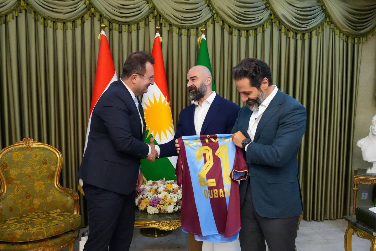 StratejikGn's tweet photo. 🔴 BAFIL TALABANİ: BARIŞ SÜRECİNİN BAŞARIYA ULAŞMASINI DESTEKLİYORUZ

YNK Başkanı Bafıl Talabani, Türkiye’nin Kürdistan Bölgesi Başkonsolosu Erman Topçu ile Süleymaniye’de bir araya geldi.

Görüşmede siyasi ve ekonomik ilişkilerin yanı sıra bölgedeki gelişmeler ele alındı. Talabani, Türkiye’de yürütülen barış sürecine desteklerinin sürdüğünü belirterek, sorunların barışçıl ve köklü çözümü için YNK’nin tüm imkanlarını seferber ettiğini söyledi.