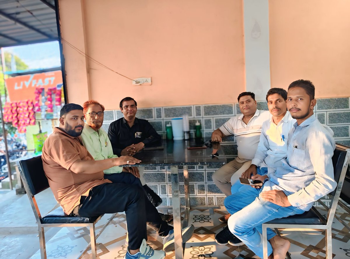 MPravakta4915's tweet photo. " ना हारना जरूरी है ना जीतना जरूरी है,
ये जिंदगी का खेल है इसे खेलना जरूरी है..."।। https://t.co/bXZEz1WR2Y