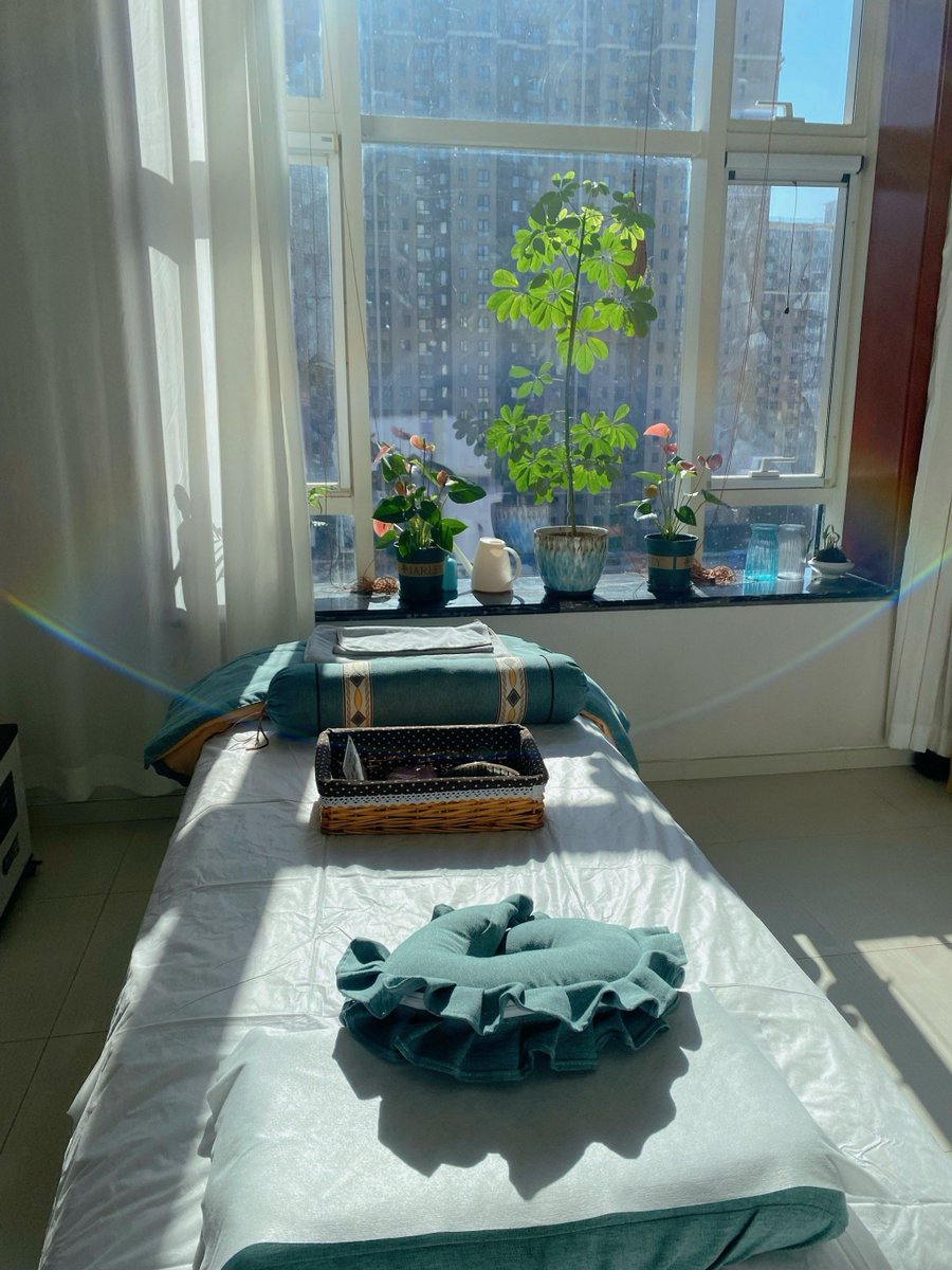 christiadihardy's tweet photo. Small daily health wins = big long-term gains: 10 mins of stretching, 8 glasses of water, and 7 hours of sleep tonight. Your future self will thank you! https://t.co/nvQ4v9dx3S