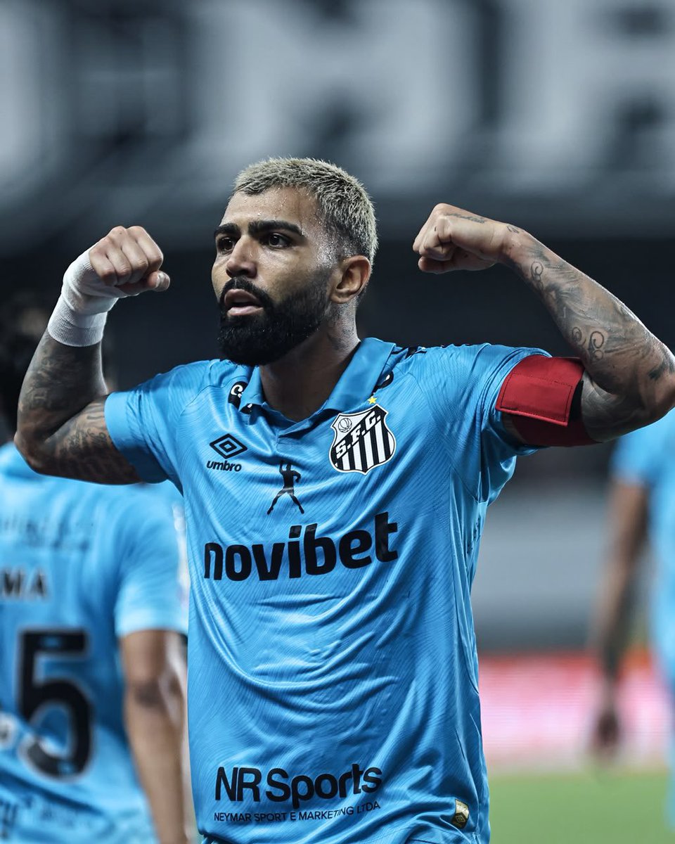 SantosFC's tweet photo. Marcar gol, balançar as redes, estufar, anotar, guardar, converter, cravar, deixar o seu...

Não importa a forma de dizer. Uma coisa é certa: ele faz. 105 com o #MantoSagrado. E contando... 💪🏽 https://t.co/QUZrG22YDY