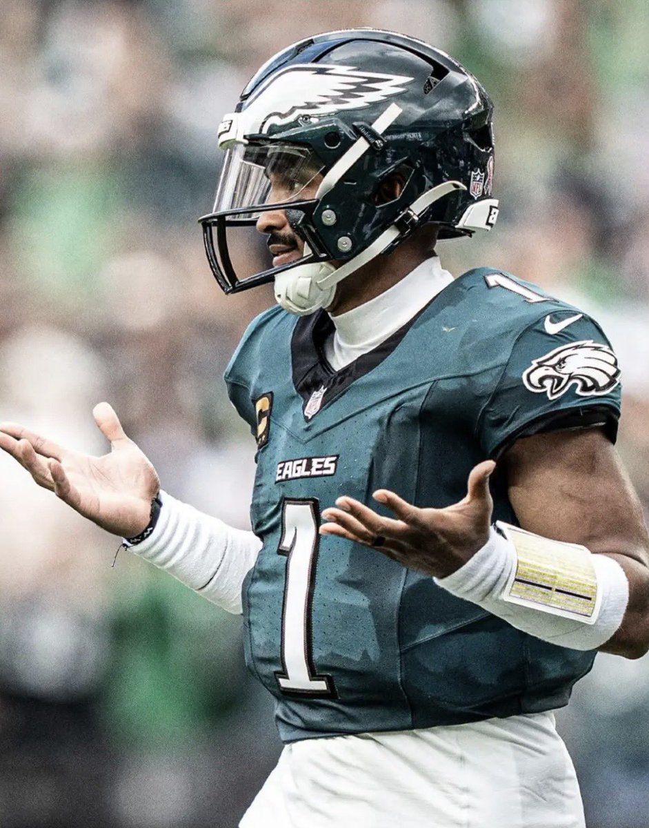 CooperDeJawn3's tweet photo. Jalen Hurts just passed Carson Wentz in Completions and TDs. He is now the 4th best QB ( statistically) in Eagles history 🦅 https://t.co/s7HvxJgSBB