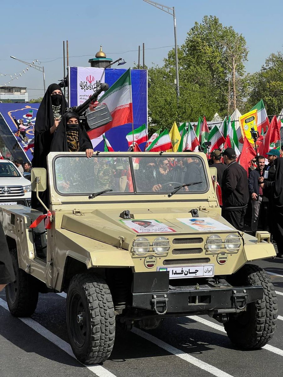 omolbaning86545's tweet photo. جانفدا یعنی یک «ما»ی بزرگ؛
دختران، کنار هم،
برای ایران. 

#جانفدایان_آران_بیدگل
#جانفدای_ایران https://t.co/LD2vW3NfLJ