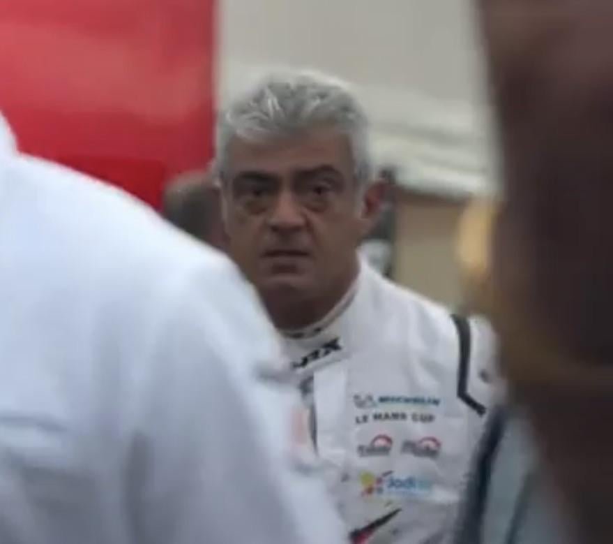 Marranmolick's tweet photo. Ak being Ak he never allow people near him who has more money he give selfie, car drive only to rich people being his fan is too tough https://t.co/oUpcmDAp1E