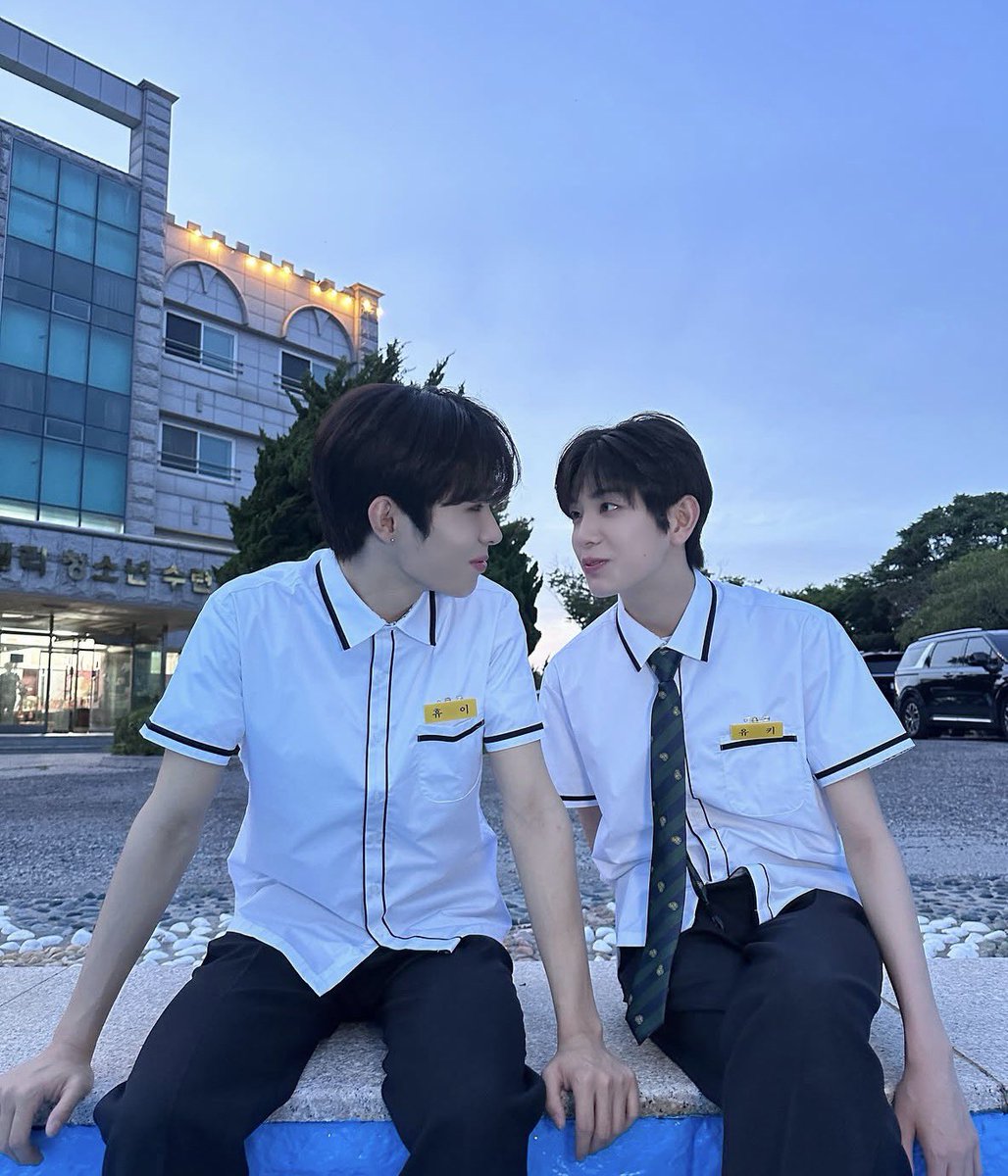 grayuromi's tweet photo. Happy birthday to the cutest otter in the whole world yuki!! Even tho you keep trying to sneak into my bias line!! https://t.co/XdTHdQIWqM