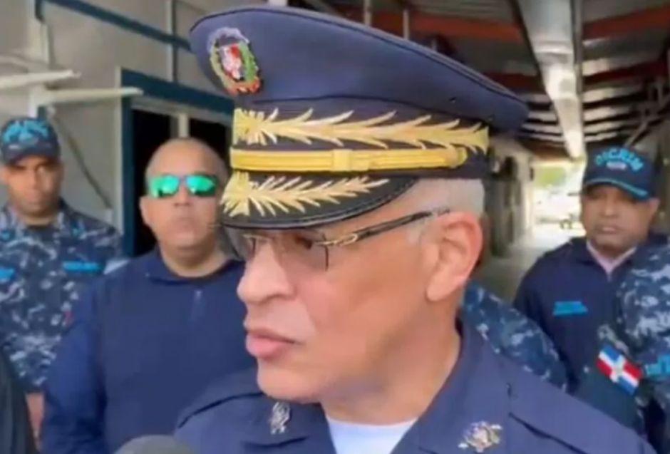 remolacha's tweet photo. Director de la Policía Nacional: “Quien salga a la calle a hacer daño tendrá de frente a la autoridad” (video) https://t.co/tiINc6aKtT

#remolachanet https://t.co/Cg52tnKV6f