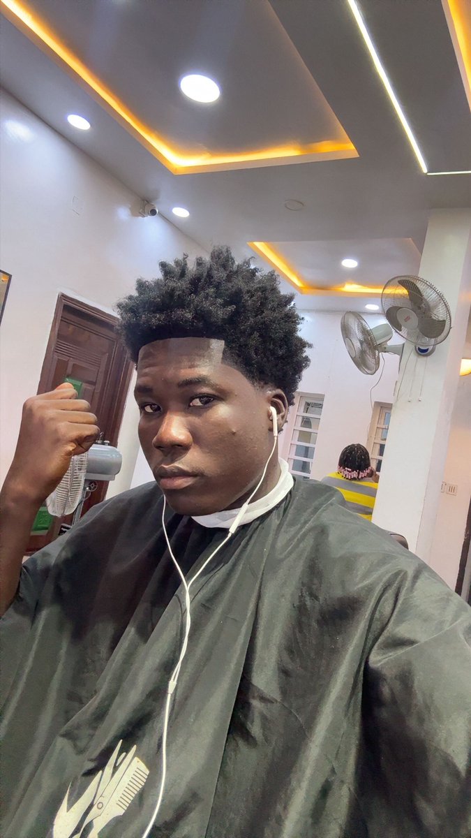 0xwale's tweet photo. hair day in osogbo 💇 https://t.co/CTJsQ6UmA5