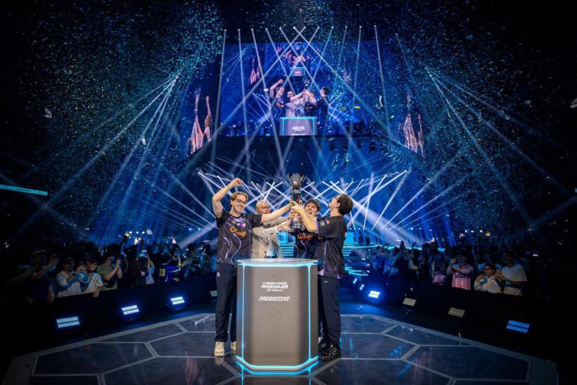 Kammeto's tweet photo. NOTRE DEMI FINALE VA COMMENCER.

KCORP CONTRE FALCONS, POUR UNE PLACE EN FINALE DES WORLDS #KCORP

2 MATCHS POUR LE TITRE. https://t.co/08B3GDSHVz