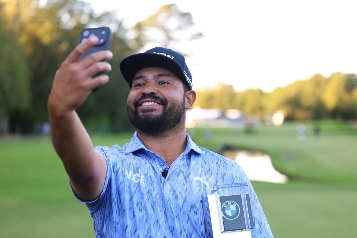 jamierkennedy's tweet photo. "Hey Siri, call Brandt Snedeker...." https://t.co/ySovLraU1l