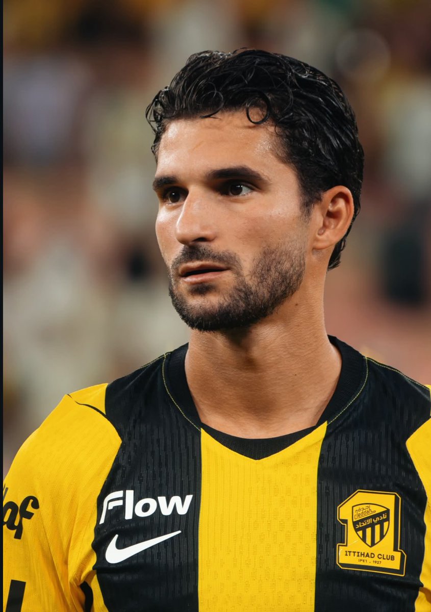 InsiderItti's tweet photo. 🚨🚨🎙️ "حسام عوار": 

أحيانًا عندما تكون في الخارج تقابل بعض مشجعي الأهلي، هم دائمًا لطفاء معي. 

وأنا دائمًا أقابل المزيد من جماهير #الاتحاد في مدينة جدة، المدينة منقسمة إلى جانبين 

لكن اعتقد شعبية الاتحاد هي الأعلى، في الصدارة. https://t.co/KfptQpP0gM