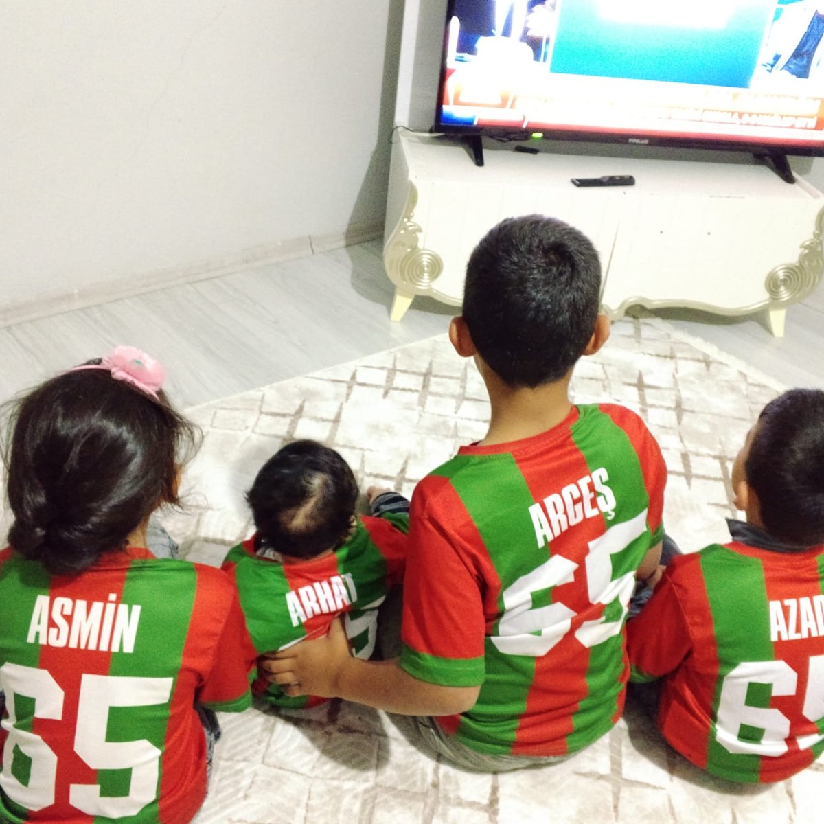 floki_Arhat's tweet photo. Yiğenlerimin duasıyla Amedspor inşallah lider olacak ♥️💚
#AMDvsBJK
#Amedspor https://t.co/VRF2y5JBrN