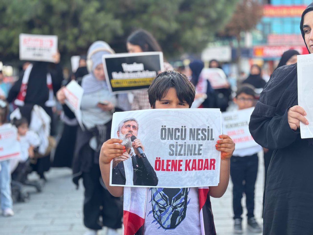 fhisttanadolu's tweet photo. Furkan Çocuk olarak hukuksuzca tutuklanan Alparslan Kuytul Hocaefendi, Semra Kuytul Hocahanım ve tutuklu abilerimiz için basın açıklamasına katıldık.

📍 Esenyurt Meydan 

#YargıEliyleZulüm
Ozgürlük IçinMeydandayız
FurkanGönüllülerine Ozgürlük https://t.co/PZOwIvBWV6
