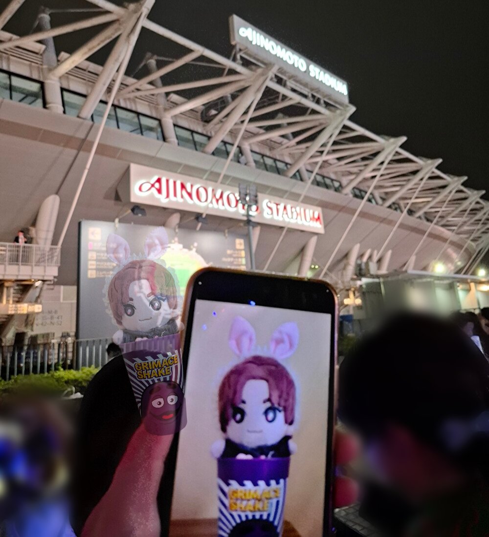 irukanosebone's tweet photo. 土曜日に引き続き、味スタ2日目も参戦！🏟️
私が作ったてるてる坊主は発揮しなかったので、初日よりも雨が激しく降っていたけど雨に濡れるSixTONESは雨の情景に溶け込む美しさ。雨も滴るいい男とはこういうことだと大大大大実感しました！
そして、Flower Cloudと朱夏のレインコートバージョンも見れて最高でした！︎︎👍💎 ソニーさん、円盤化収録お願いしますね。

味スタ公演、2日間本当にお疲れ様でした！
#SixTONES_MILESixTONES
#MILESixTONES_STadium
#遠隔きょもめろトンカツソースちゃん
#幽体離脱きょもめろトンカツソースちゃん