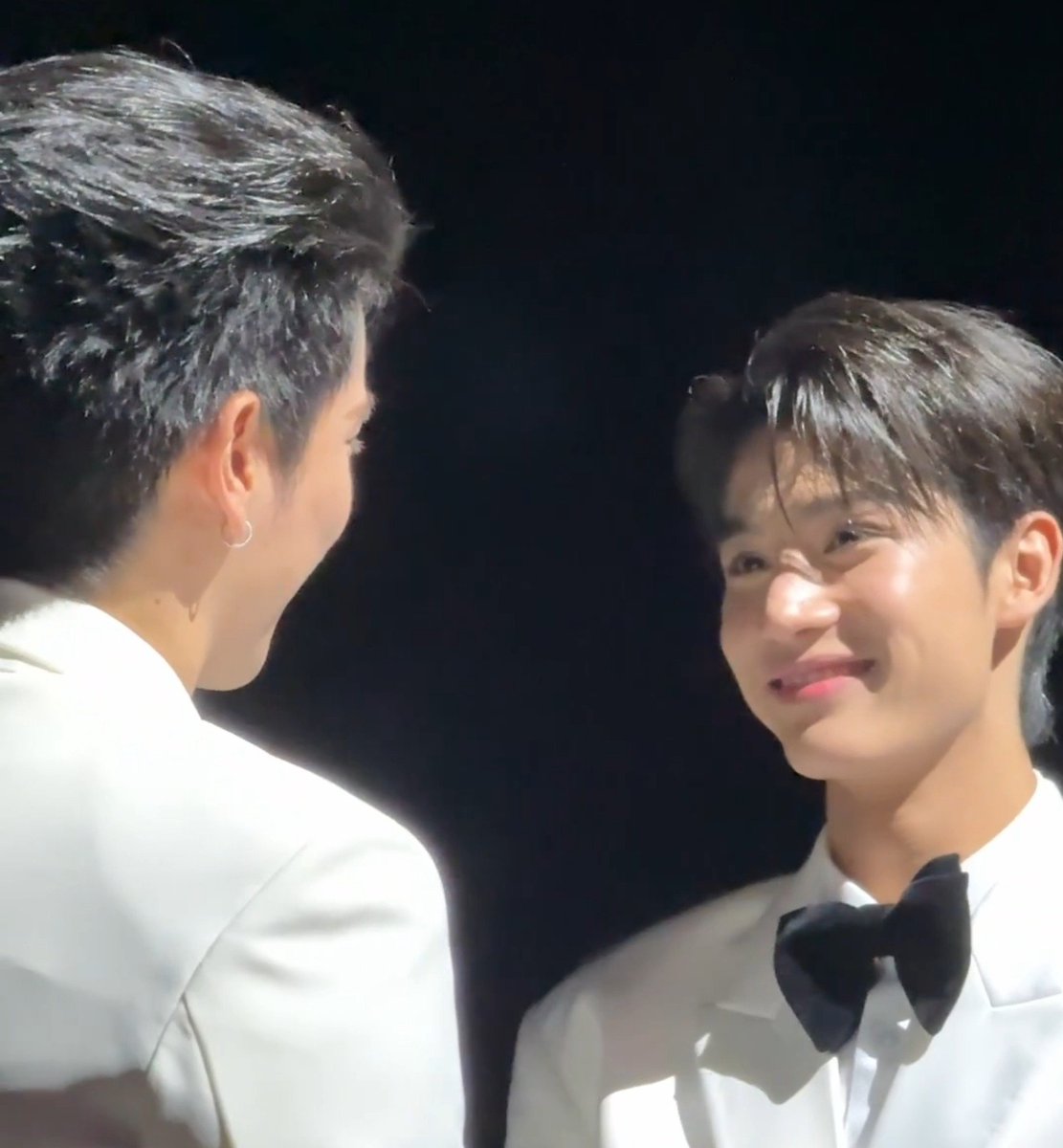 Blossom82L's tweet photo. This Picture is enough to scream what's important https://t.co/deFDsY4fh5