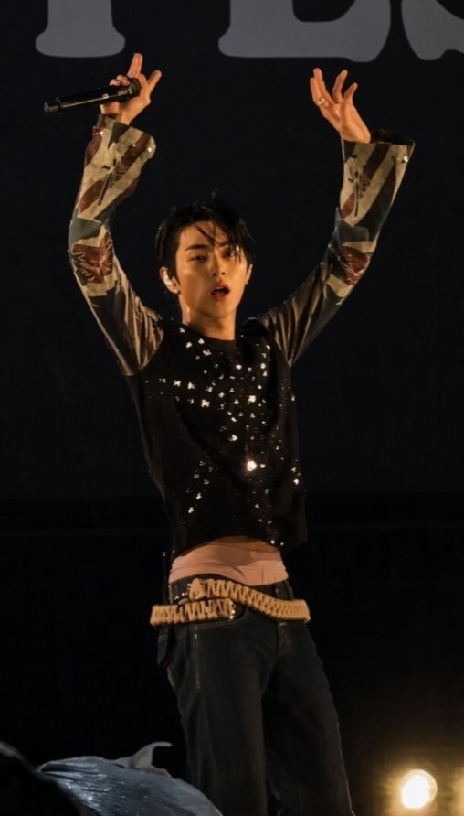 IKEONICSTAR's tweet photo. 260920 ROCK IN JAPAN

#KEONHO #건호 #CORTIS https://t.co/dyQYPOdAxY
