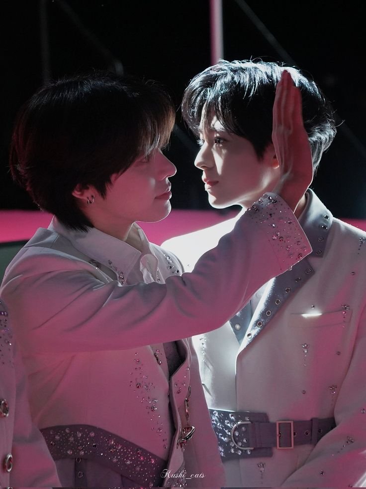 rennekoz_'s tweet photo. This isn’t just a photo. This is a work of art. They’re both art in human form 🫠 https://t.co/JENIg6KmEj