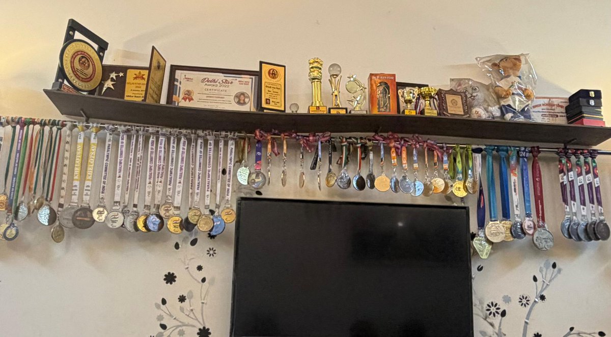 heenumahajan's tweet photo. 🏅🇮🇳 आज Champion Bhakti Sharma बेटी के घर जाकर उन्हें Para Shooting में 🥉 Bronze और 🥈 Silver Medal जीतने पर बधाई व आशीर्वाद दिया।

Keep shining, Bhakti! 🇮🇳🏆

#BhaktiSharma #ParaShooting #ProudMoment #IndiaProud https://t.co/4UmtozT6xH