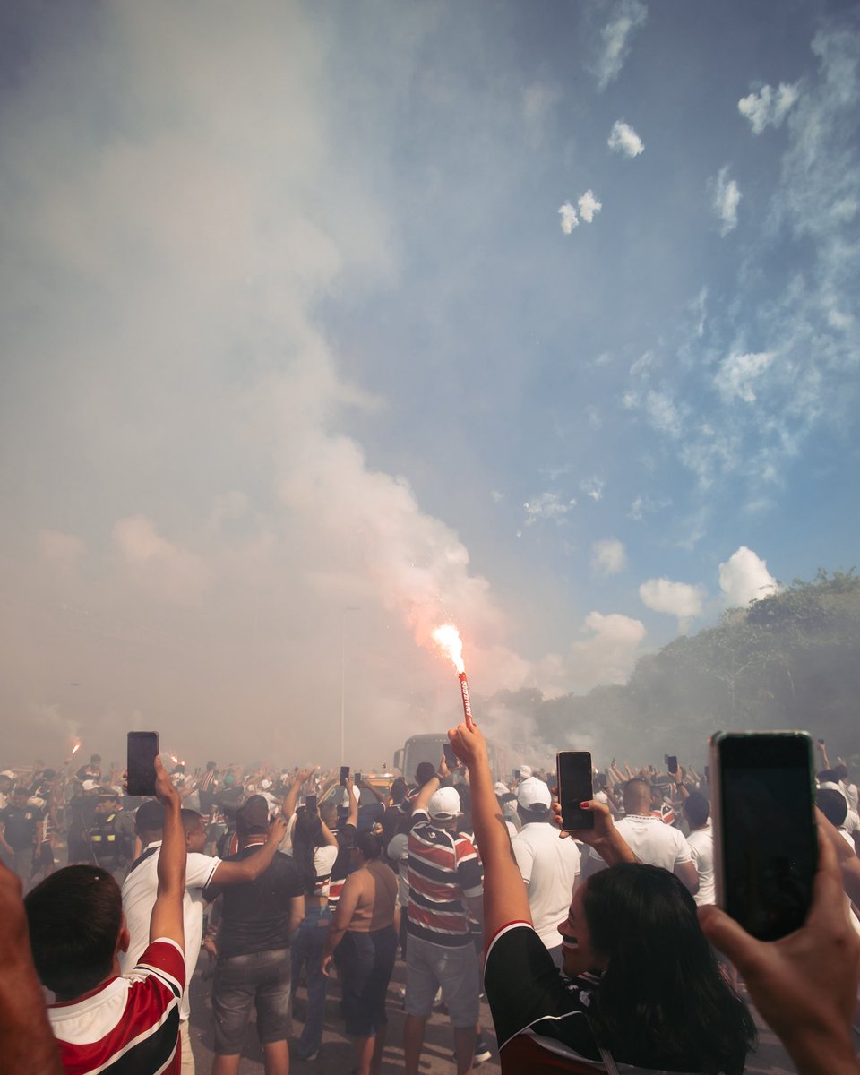 SantaCruzFC's tweet photo. 𝐀 𝐦𝐚𝐢𝐬 𝐚𝐩𝐚𝐢𝐱𝐨𝐧𝐚𝐝𝐚! 🖤🤍❤️ https://t.co/h5zUAwinds