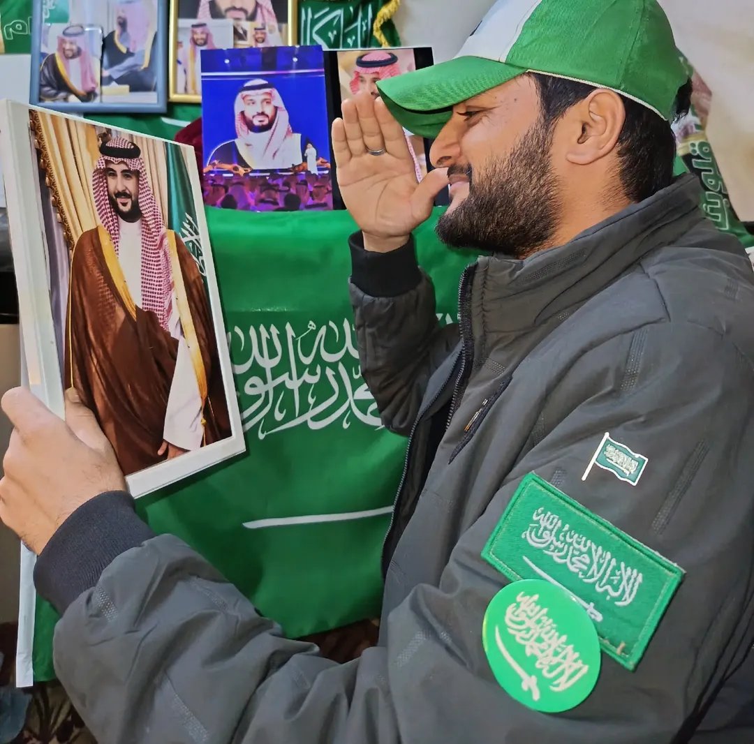 kbsalsaudFAN's tweet photo. @22Dafeer @MASHAL_ALHARTHY @madghoutbaytna من قصيدة شاعر الوطن 
الشاعر العقيد الدكتور مشعل الحارثي :

يا فالح الراي ما يعناك يعناني
ريّح ضميرك ونفسك لا تعذّبها
ترى مرد الدعاوي خير الأوطاني 
تكبر وتصغر " و أخو نورة معزّبها " 🇸🇦

#ولي_العهد_الأمير_محمد_بن_سلمان
#محمد_بن_سلمان‌ https://t.co/qUrjK1Lkyn