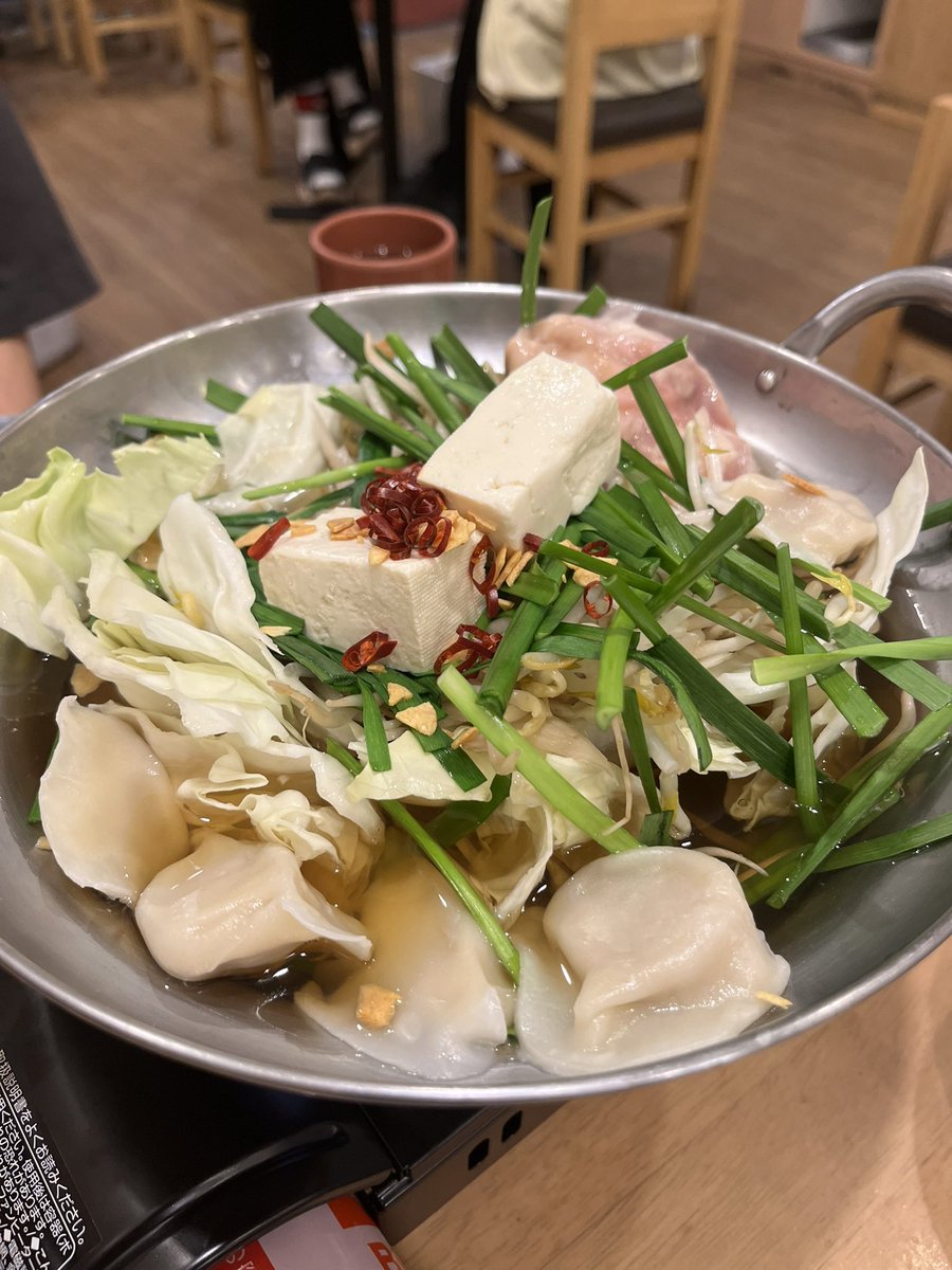 fl6v34's tweet photo. ウエスト　もつ鍋一人前390円で爆安だし、場所によっては深夜まで空いてるし、出汁美味しいし救済措置すぎる……… https://t.co/zHAyHuggtH