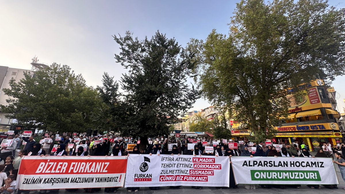 fhengellenemezz's tweet photo. ALPARSLAN HOCA’YA YAPILAN HAK İHLALLERİNE KARŞI TÜRKİYE AYAKTA! 

Türkiye’nin bir çok yerinde Alparslan Kuytul Hocaefendi’ye cezaevinde yapılan hak ihlallerine, baskılara, baskınlara, hukuksuzluklara, psikolojik şiddete karşı tepki amaçlı basın açıklaması düzenlendi. 

📍Gaziantep

AlparslanHocaya Ozgürlük
SemraHocaya Ozgürlük 
FurkanGönüllülerine Ozgürlük 
Ozgürlükiçin Meydandayız