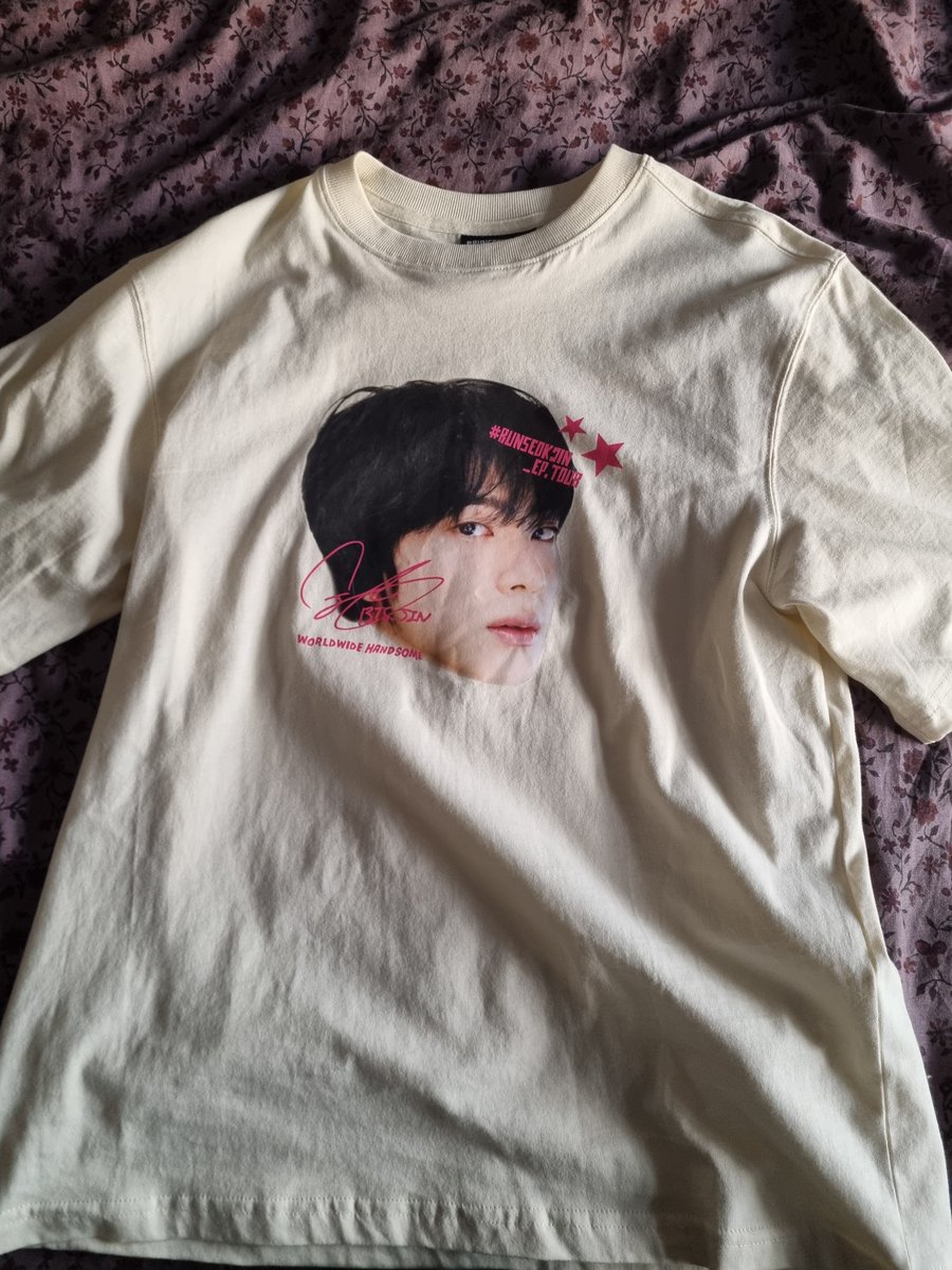 yoonjinangel's tweet photo. goods were secured 🫡 https://t.co/kVFXOcRwcu