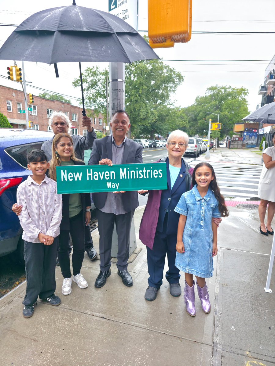 Lynn4NYC's tweet photo. Today, I was honored to co-name 101st Avenue and 130 street as New Haven Ministries Way, to celebrate this neighborhood faith-based fixture in #RichmondHill.  New Haven Ministries has dedicated 28 years of service to the community, with programs for youth and older adults, and a food pantry for those in need, and will now have their legacy permanently enshrined as part of NYC history.