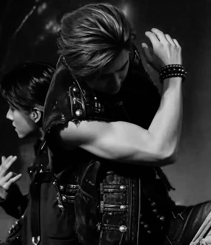 popochinoooo's tweet photo. The bicep's growth is insane omg Sunghoon 😮‍💨😮‍💨😮‍💨 https://t.co/YOfTDplpk9